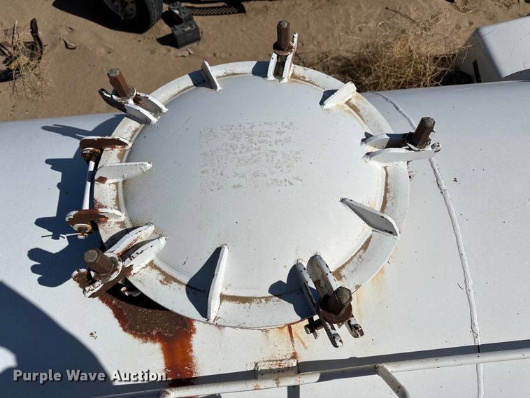 image for item LU9612 2001 Eagle EV-130  tank trailer