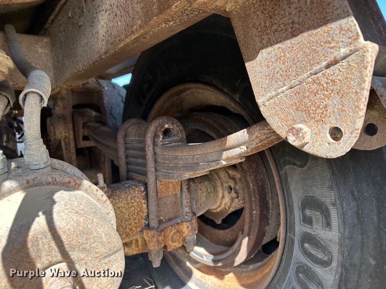 image for item LU9612 2001 Eagle EV-130  tank trailer