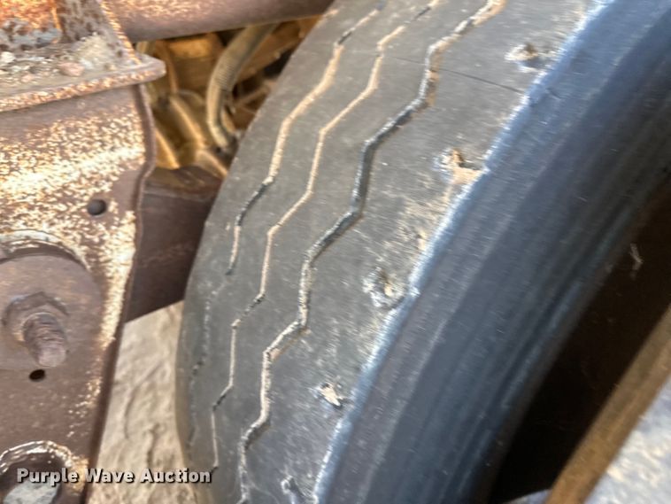 image for item LU9612 2001 Eagle EV-130  tank trailer