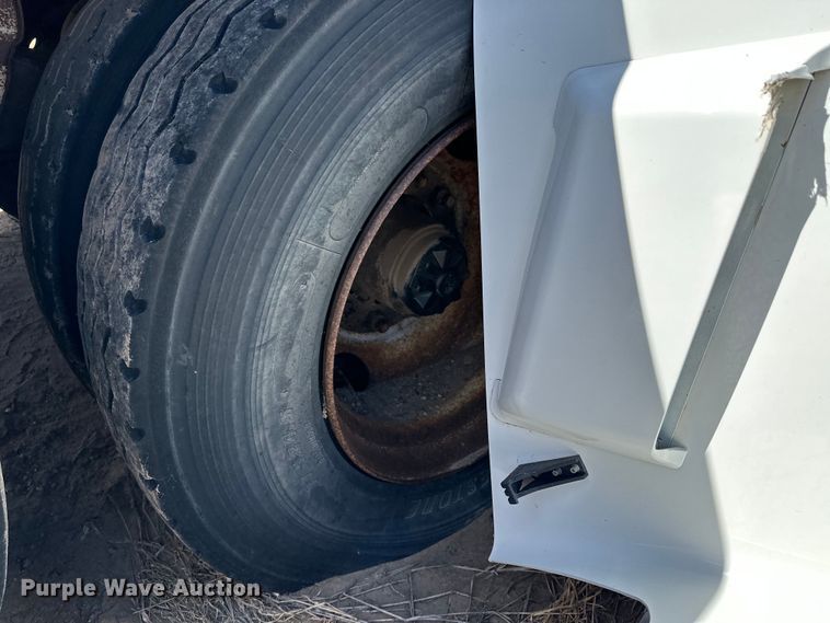 image for item LU9612 2001 Eagle EV-130  tank trailer