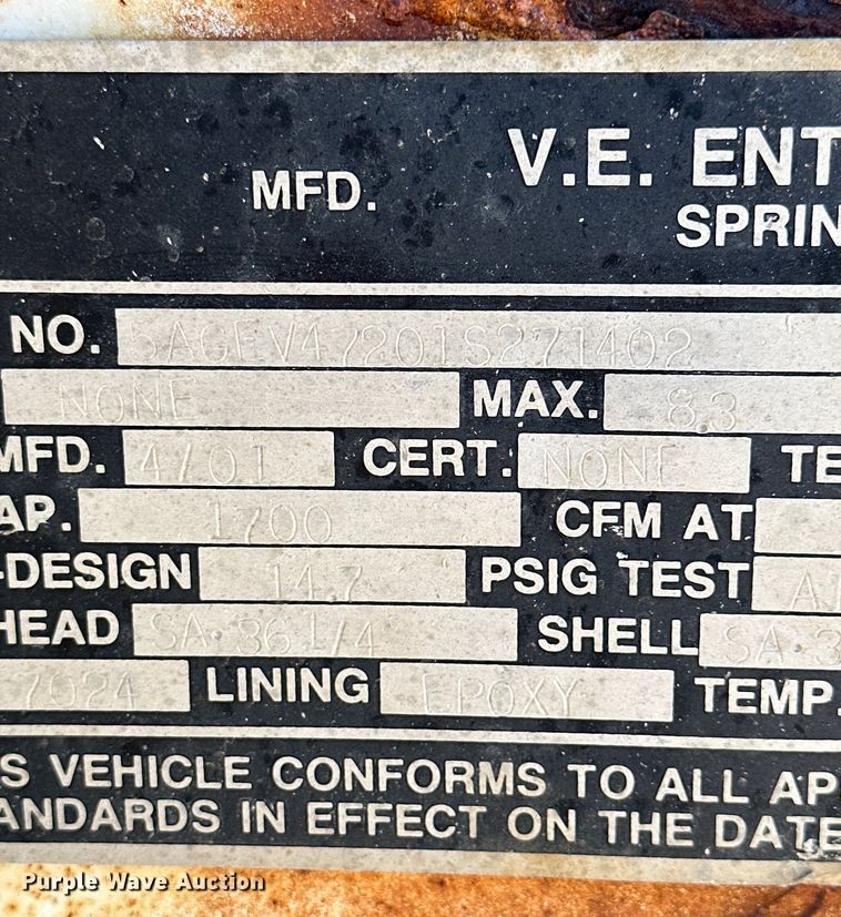 image for item LU9612 2001 Eagle EV-130  tank trailer
