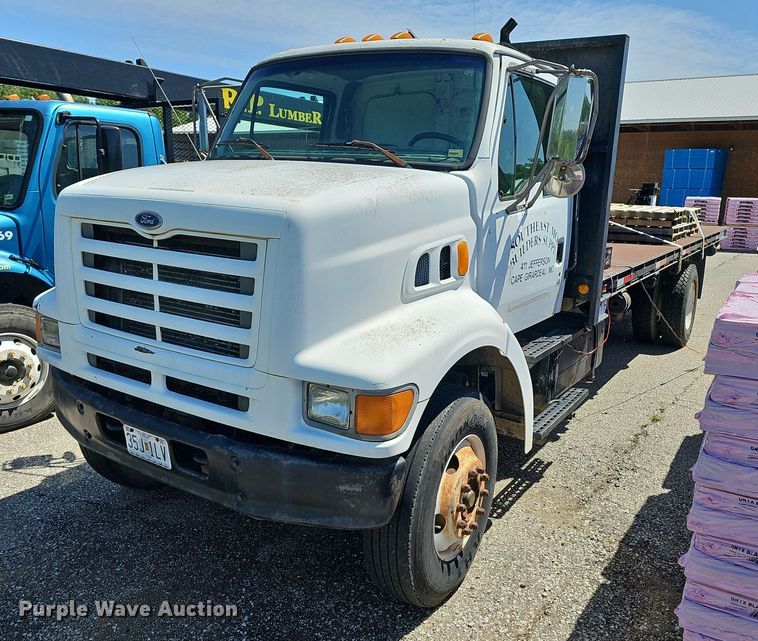 image for item LW9610 1998 Ford L8501  flatbed truck