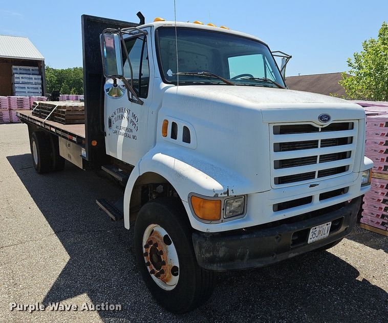 image for item LW9610 1998 Ford L8501  flatbed truck