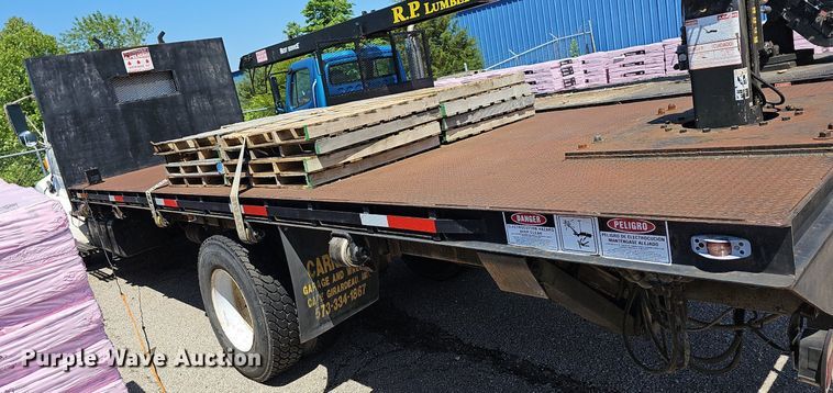 image for item LW9610 1998 Ford L8501  flatbed truck