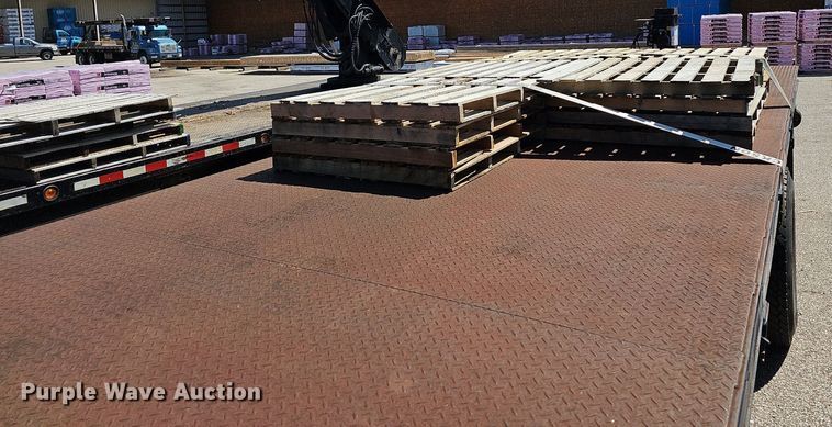 image for item LW9610 1998 Ford L8501  flatbed truck