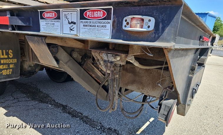 image for item LW9610 1998 Ford L8501  flatbed truck