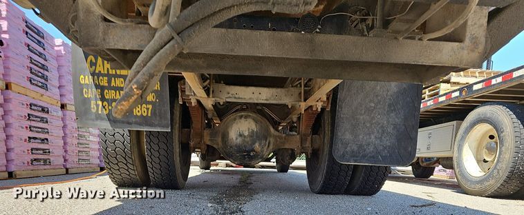 image for item LW9610 1998 Ford L8501  flatbed truck