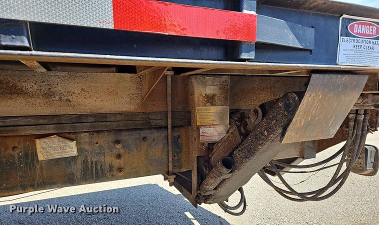 image for item LW9610 1998 Ford L8501  flatbed truck
