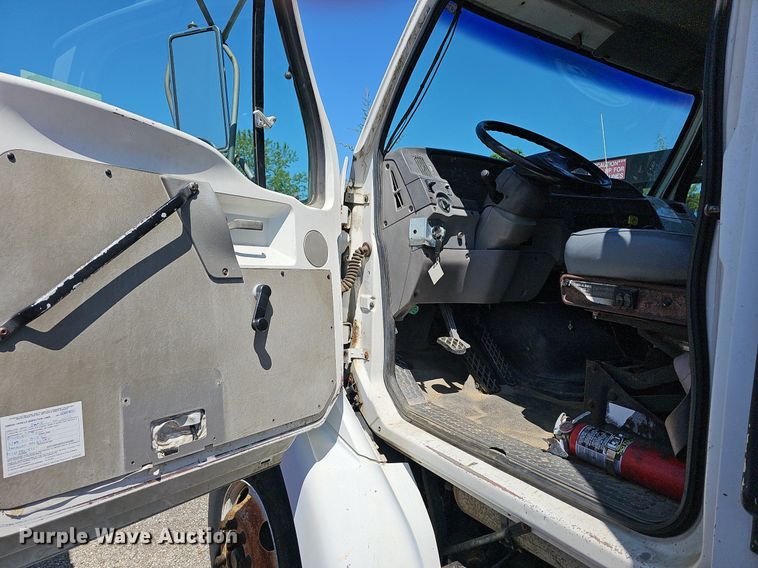 image for item LW9610 1998 Ford L8501  flatbed truck