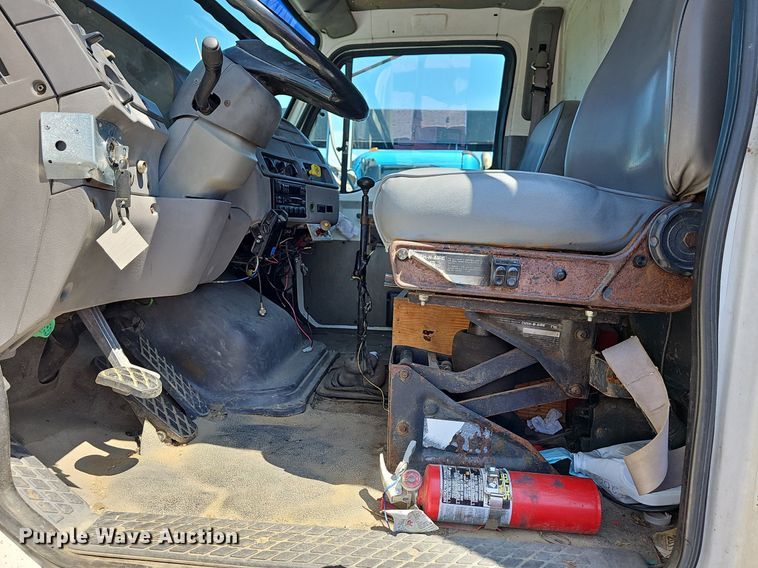 image for item LW9610 1998 Ford L8501  flatbed truck