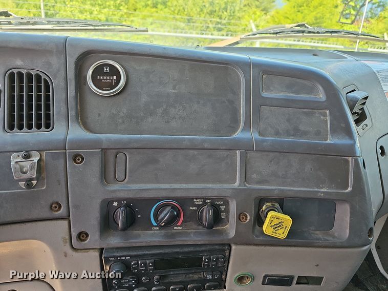 image for item LW9610 1998 Ford L8501  flatbed truck