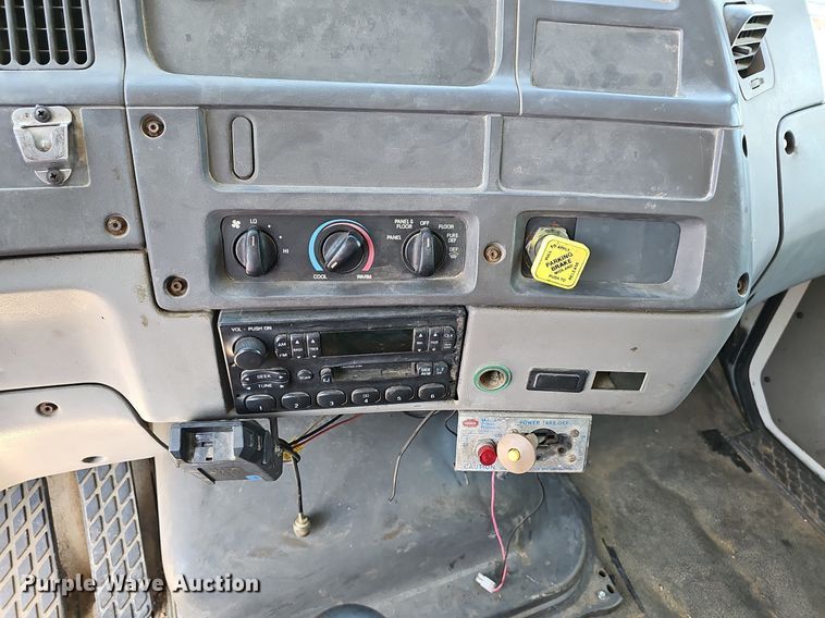 image for item LW9610 1998 Ford L8501  flatbed truck