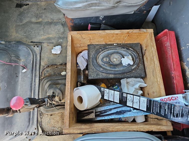 image for item LW9610 1998 Ford L8501  flatbed truck