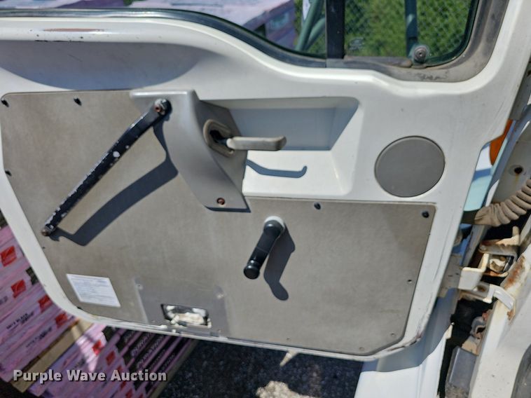 image for item LW9610 1998 Ford L8501  flatbed truck