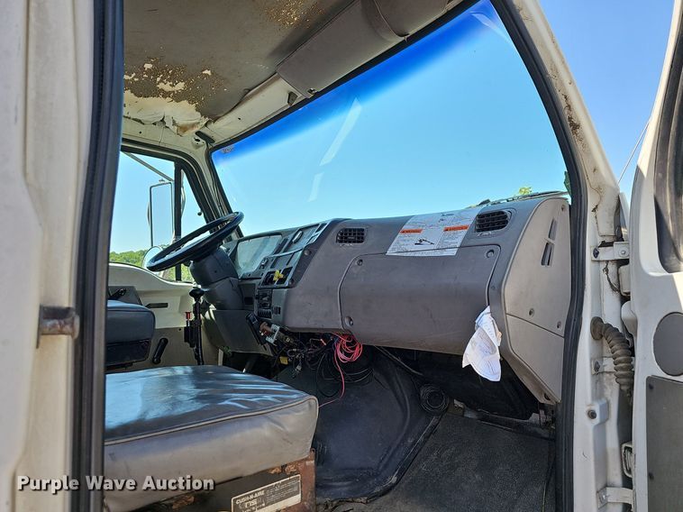 image for item LW9610 1998 Ford L8501  flatbed truck