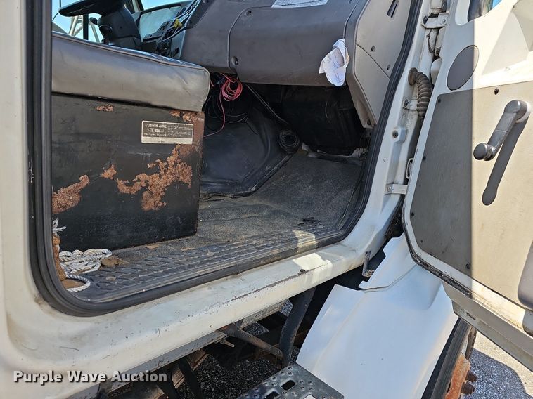 image for item LW9610 1998 Ford L8501  flatbed truck