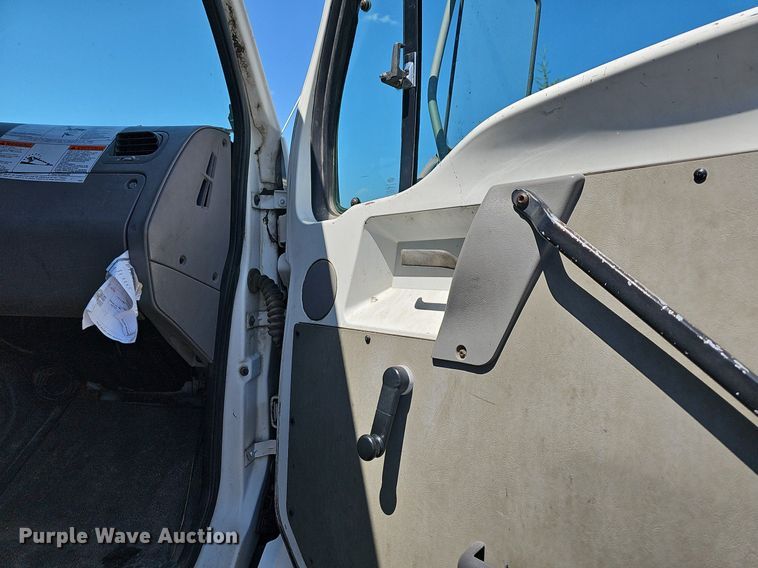 image for item LW9610 1998 Ford L8501  flatbed truck