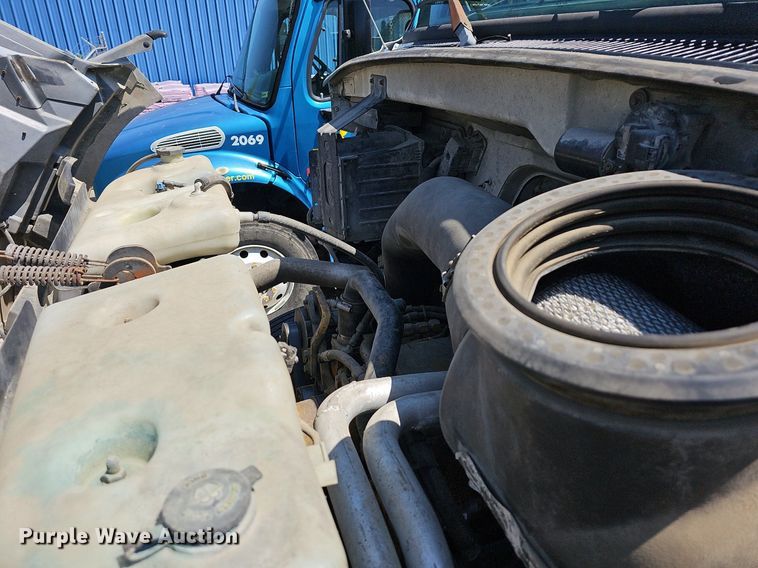 image for item LW9610 1998 Ford L8501  flatbed truck