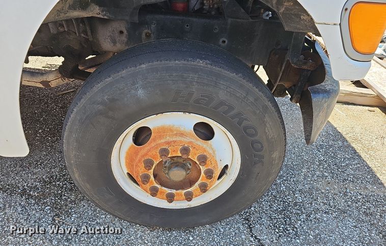 image for item LW9610 1998 Ford L8501  flatbed truck