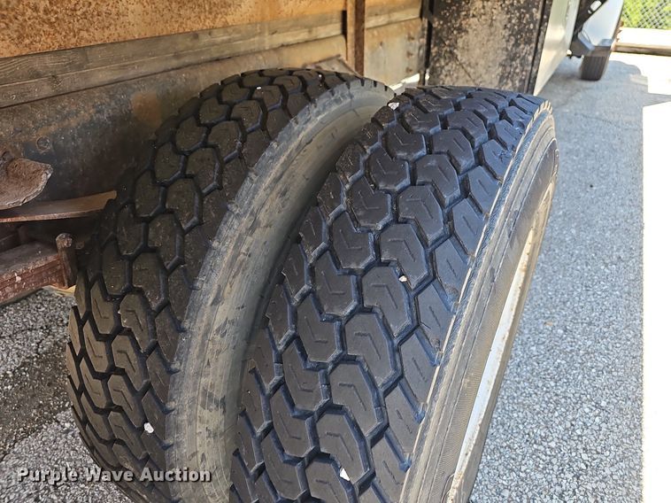 image for item LW9610 1998 Ford L8501  flatbed truck