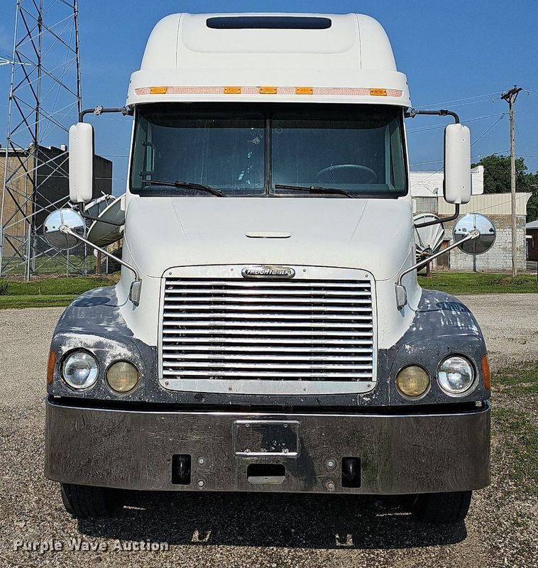 image for item LW9613 2003 Freightliner Century Class ST  semi truck