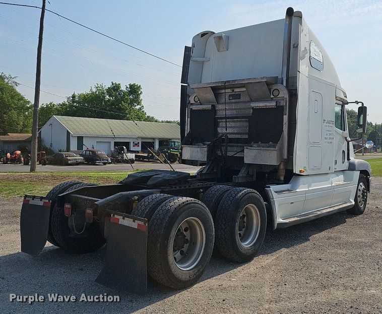 image for item LW9613 2003 Freightliner Century Class ST  semi truck