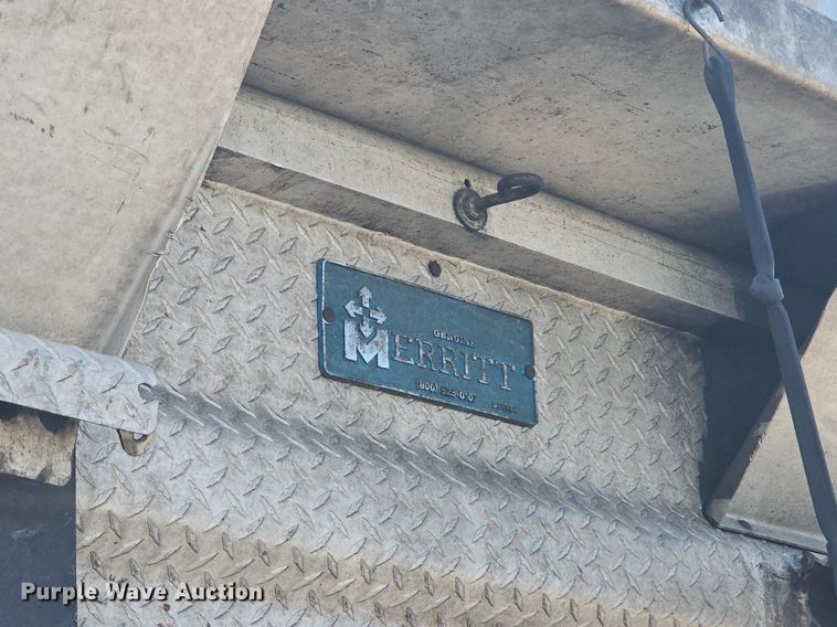 image for item LW9613 2003 Freightliner Century Class ST  semi truck