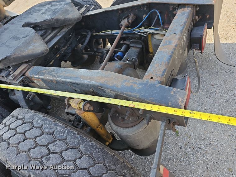 image for item LW9613 2003 Freightliner Century Class ST  semi truck