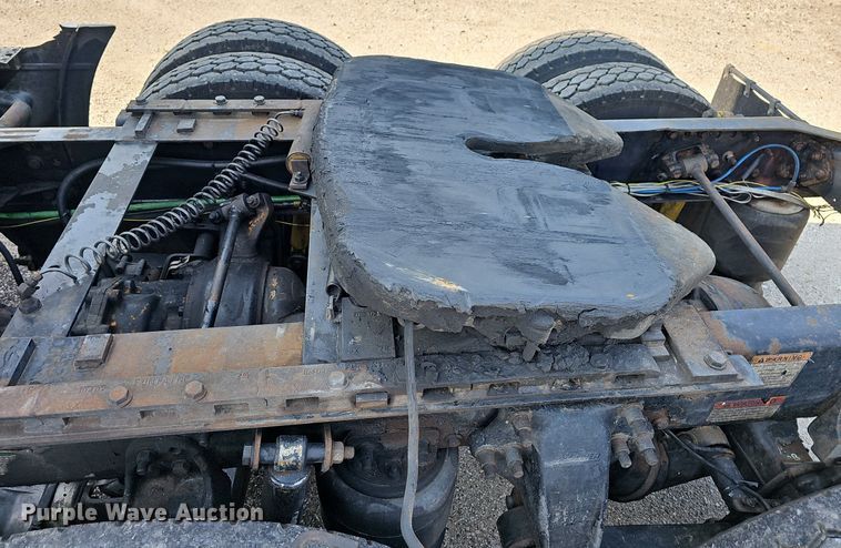 image for item LW9613 2003 Freightliner Century Class ST  semi truck