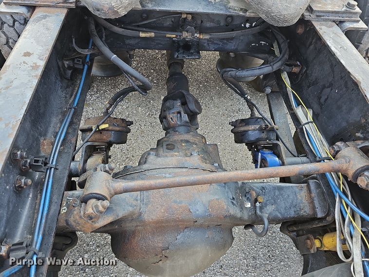 image for item LW9613 2003 Freightliner Century Class ST  semi truck