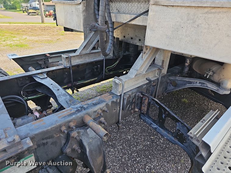 image for item LW9613 2003 Freightliner Century Class ST  semi truck