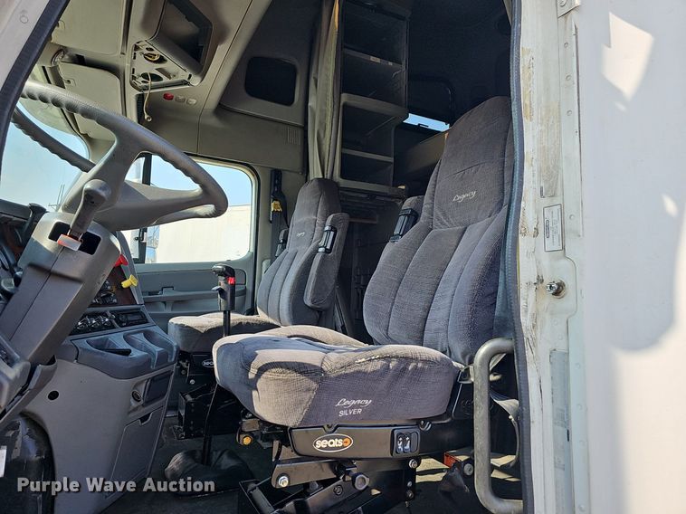 image for item LW9613 2003 Freightliner Century Class ST  semi truck