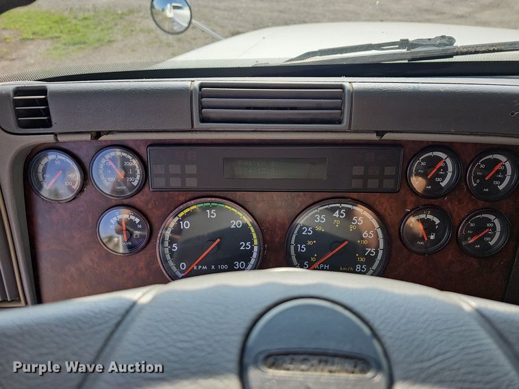 image for item LW9613 2003 Freightliner Century Class ST  semi truck