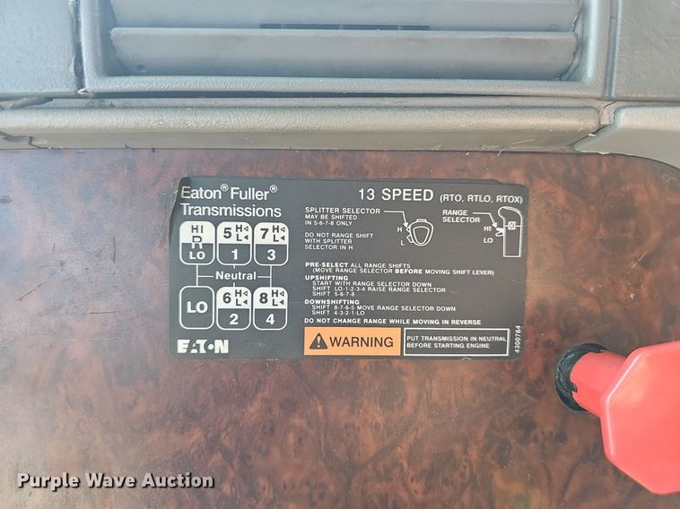 image for item LW9613 2003 Freightliner Century Class ST  semi truck