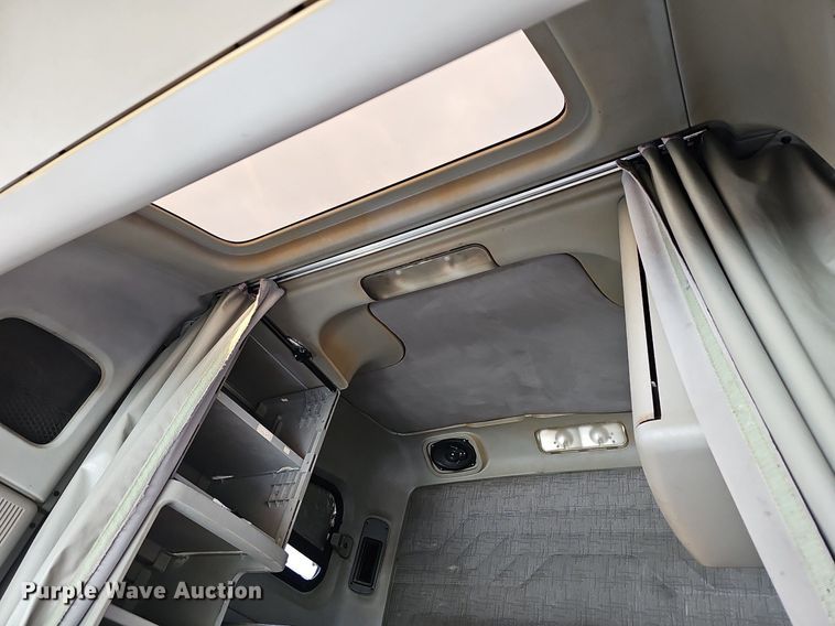 image for item LW9613 2003 Freightliner Century Class ST  semi truck