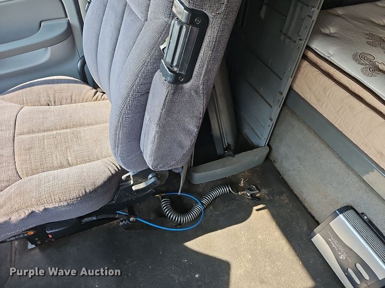 image for item LW9613 2003 Freightliner Century Class ST  semi truck