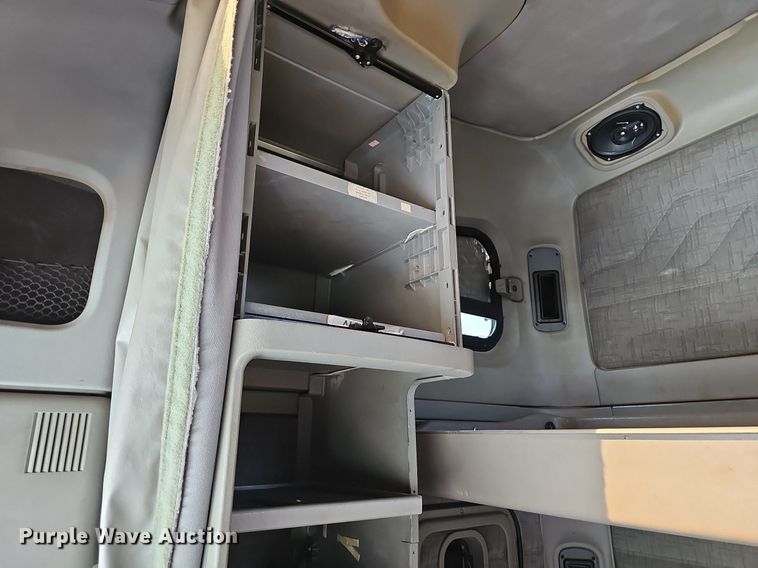 image for item LW9613 2003 Freightliner Century Class ST  semi truck