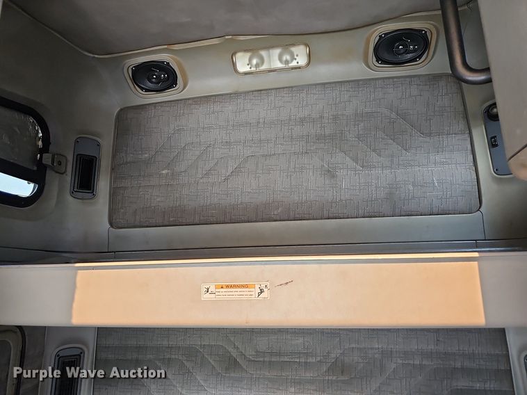 image for item LW9613 2003 Freightliner Century Class ST  semi truck