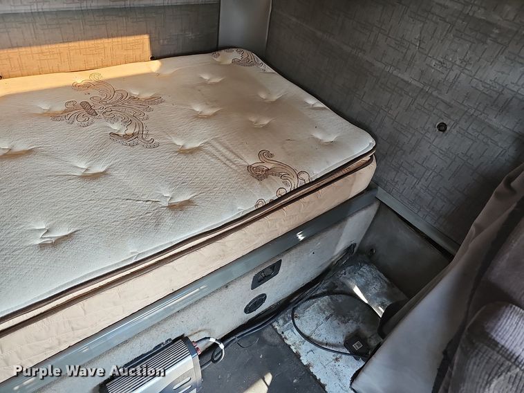 image for item LW9613 2003 Freightliner Century Class ST  semi truck