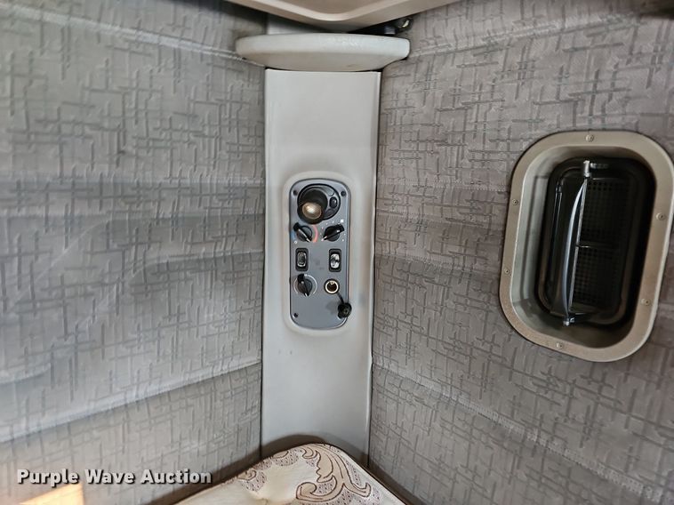 image for item LW9613 2003 Freightliner Century Class ST  semi truck