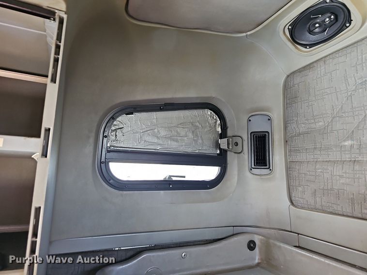 image for item LW9613 2003 Freightliner Century Class ST  semi truck