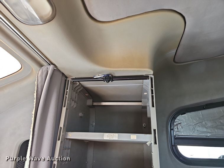 image for item LW9613 2003 Freightliner Century Class ST  semi truck