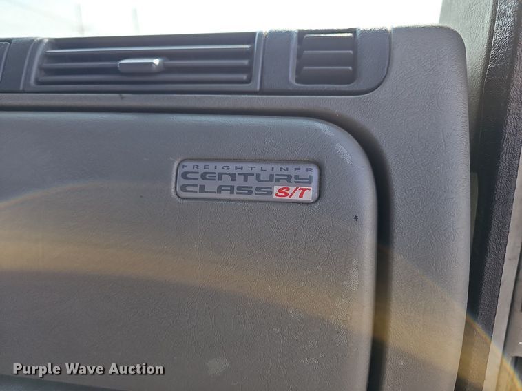 image for item LW9613 2003 Freightliner Century Class ST  semi truck