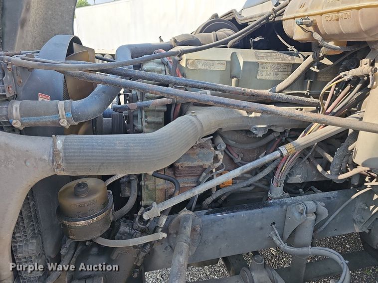 image for item LW9613 2003 Freightliner Century Class ST  semi truck