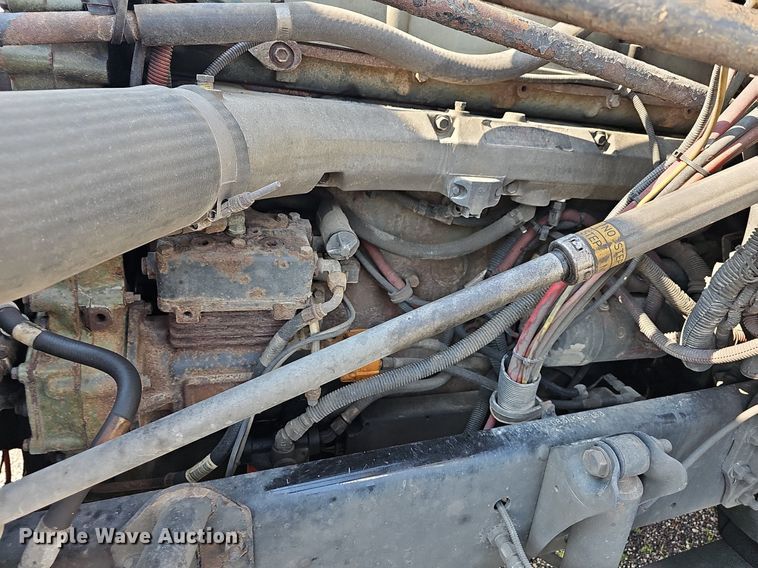 image for item LW9613 2003 Freightliner Century Class ST  semi truck