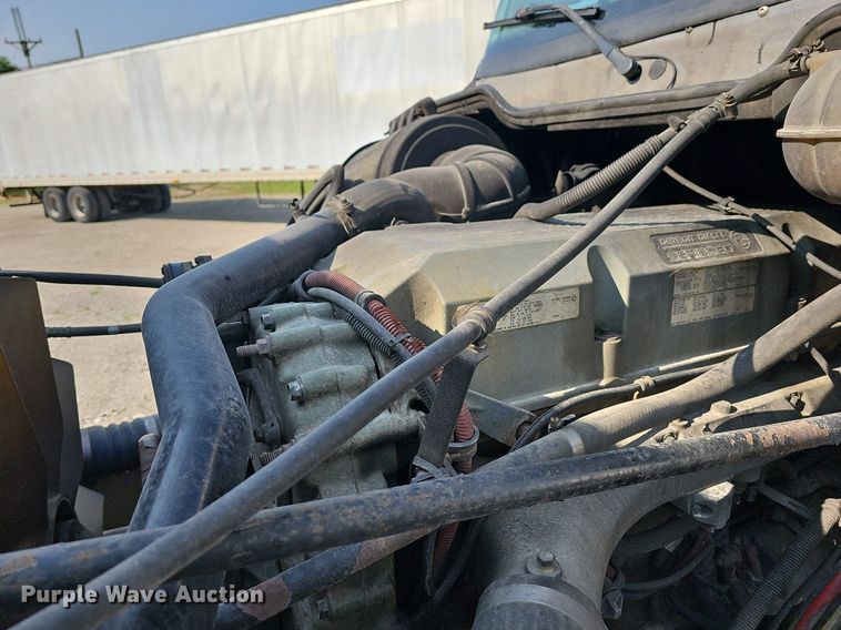 image for item LW9613 2003 Freightliner Century Class ST  semi truck