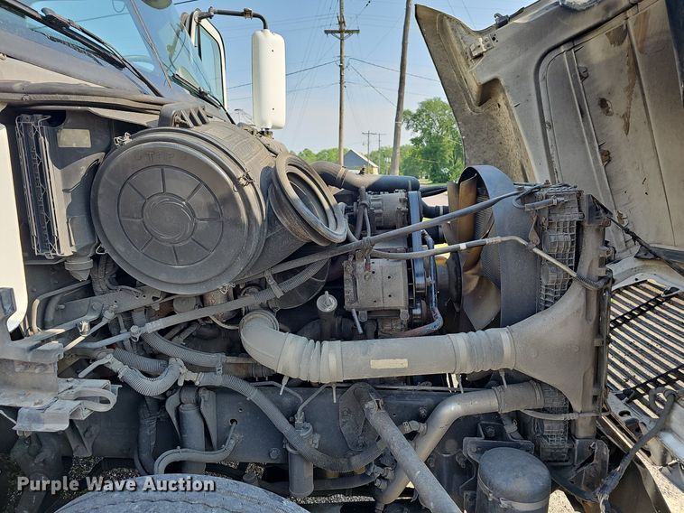 image for item LW9613 2003 Freightliner Century Class ST  semi truck