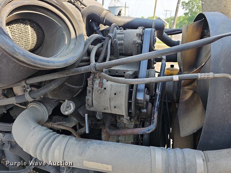 image for item LW9613 2003 Freightliner Century Class ST  semi truck