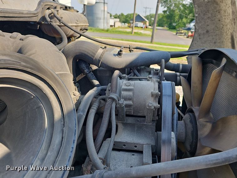 image for item LW9613 2003 Freightliner Century Class ST  semi truck