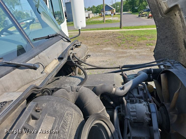 image for item LW9613 2003 Freightliner Century Class ST  semi truck